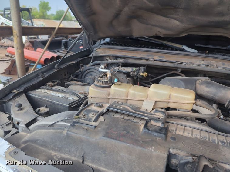 image for item NZ9636 2003 Ford F550 Crew Cab flatbed truck