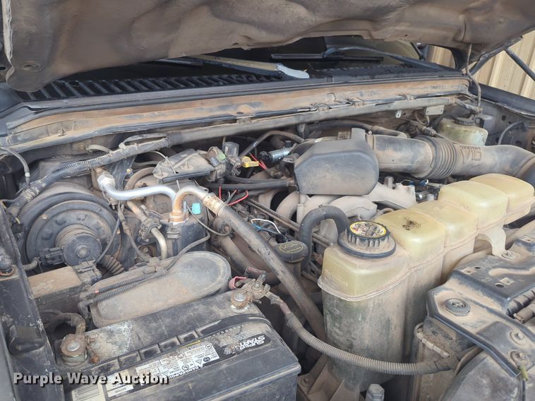 image for item NZ9636 2003 Ford F550 Crew Cab flatbed truck