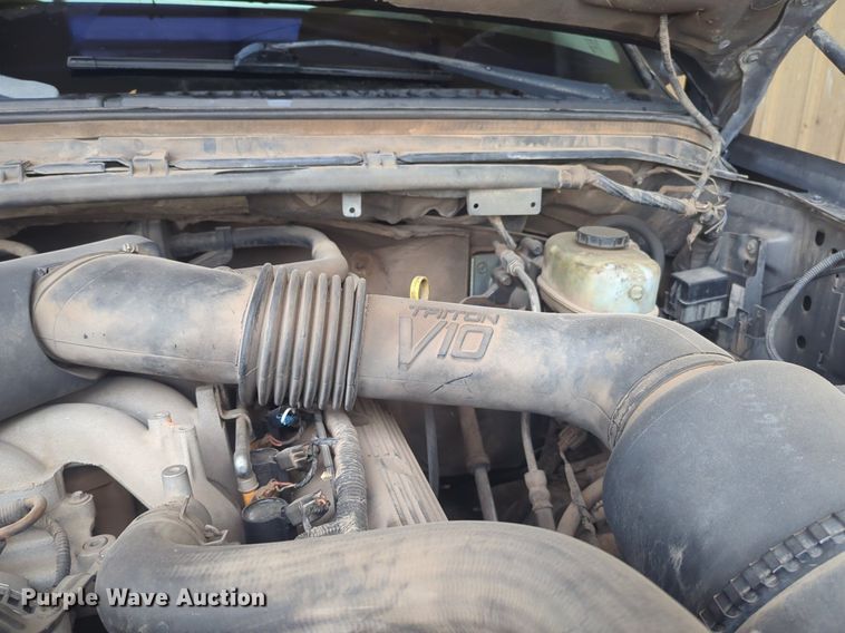 image for item NZ9636 2003 Ford F550 Crew Cab flatbed truck