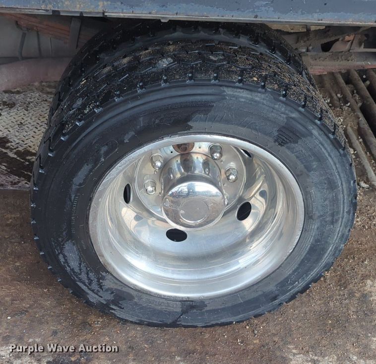 image for item NZ9636 2003 Ford F550 Crew Cab flatbed truck