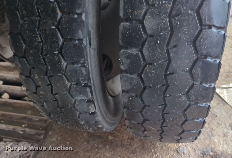 image for item NZ9636 2003 Ford F550 Crew Cab flatbed truck