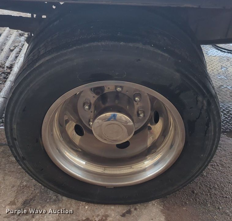 image for item NZ9636 2003 Ford F550 Crew Cab flatbed truck