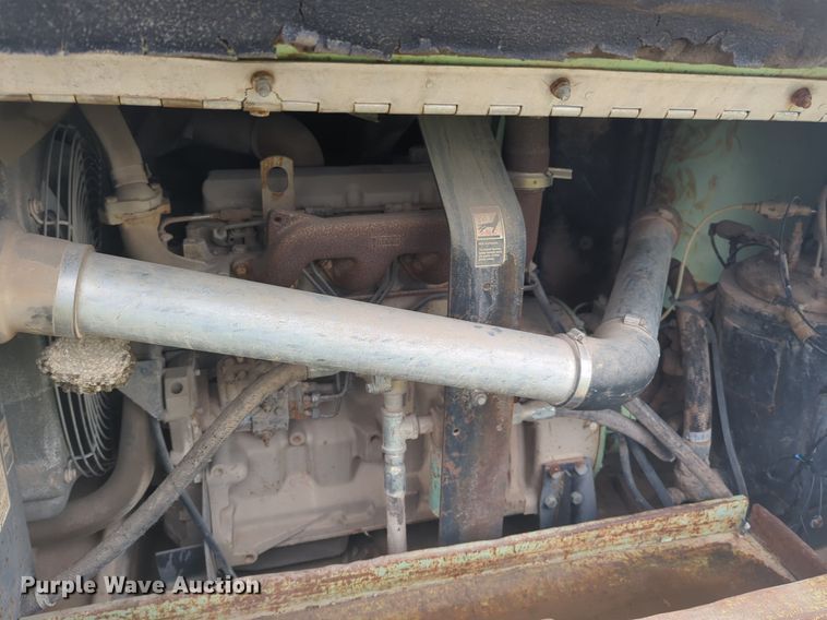 image for item NZ9647 Sullair 185 air compressor