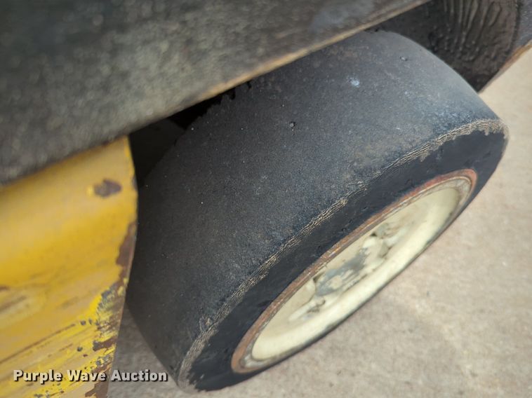 image for item NZ9650 Yale G0050TFNUAE0820S forklift