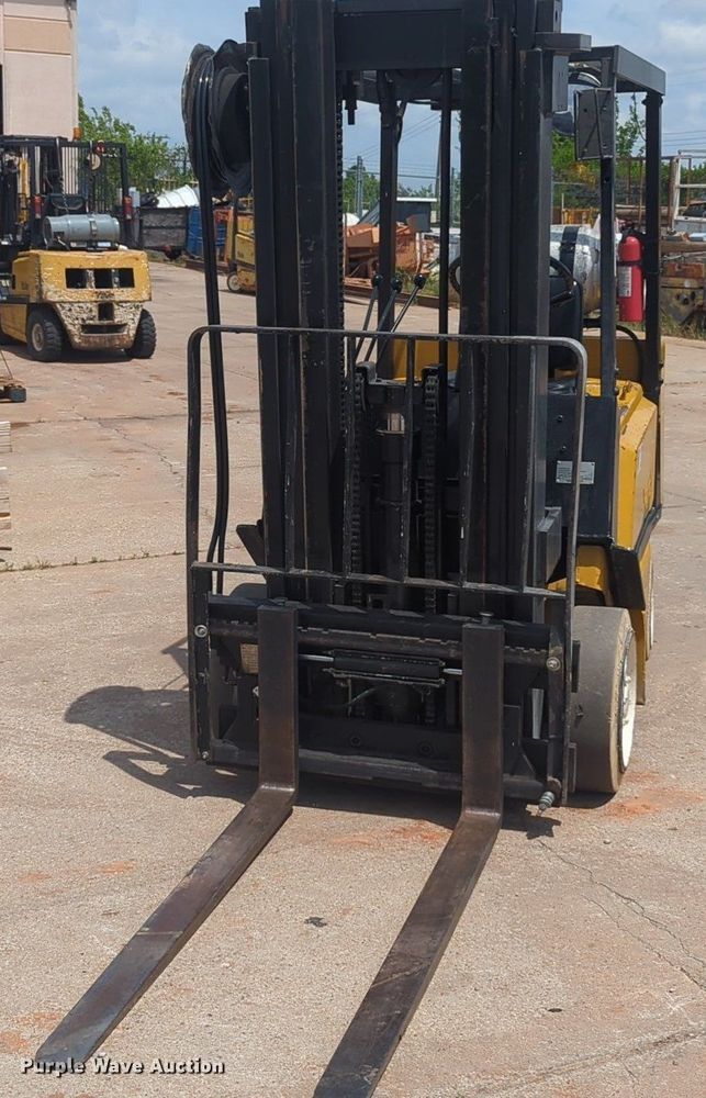 image for item NZ9653 Yale GLC050TENUAQ083.5 forklift
