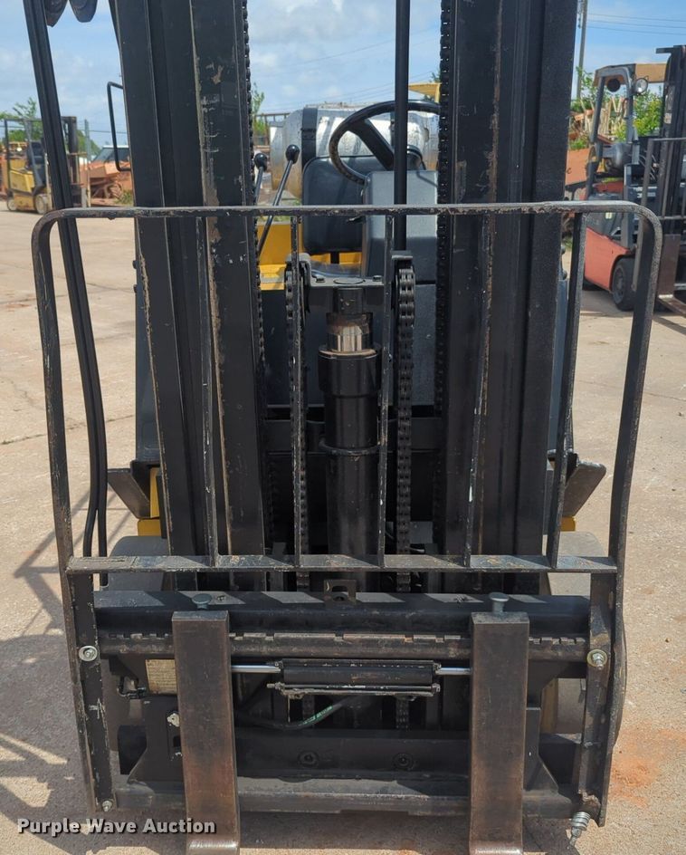 image for item NZ9653 Yale GLC050TENUAQ083.5 forklift