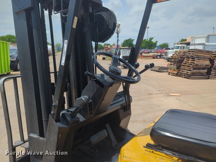 image for item NZ9653 Yale GLC050TENUAQ083.5 forklift