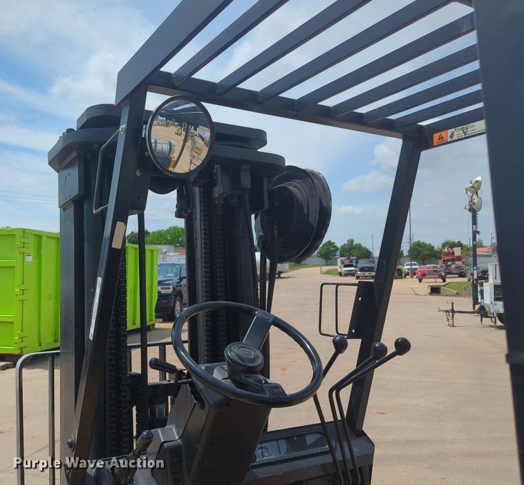 image for item NZ9653 Yale GLC050TENUAQ083.5 forklift