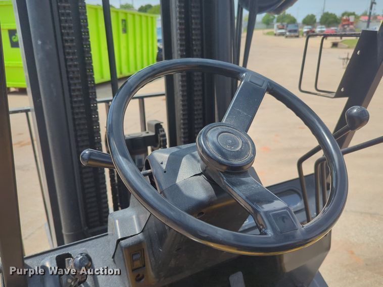 image for item NZ9653 Yale GLC050TENUAQ083.5 forklift