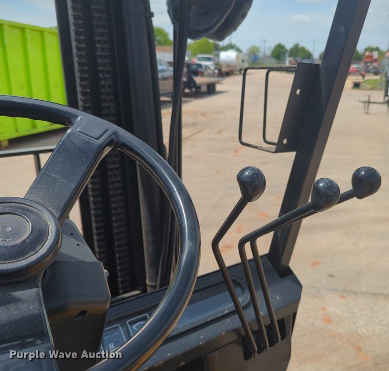 image for item NZ9653 Yale GLC050TENUAQ083.5 forklift