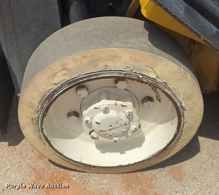 image for item NZ9653 Yale GLC050TENUAQ083.5 forklift