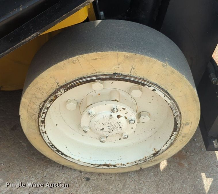 image for item NZ9653 Yale GLC050TENUAQ083.5 forklift