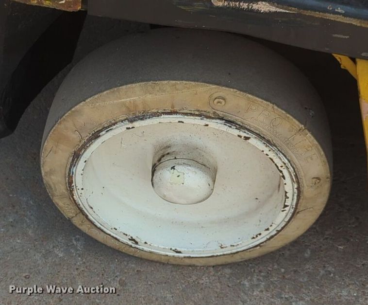 image for item NZ9653 Yale GLC050TENUAQ083.5 forklift