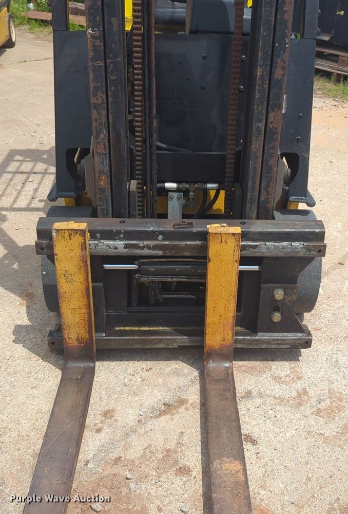 image for item NZ9654 Yale GLC040AFNUAV061 forklift