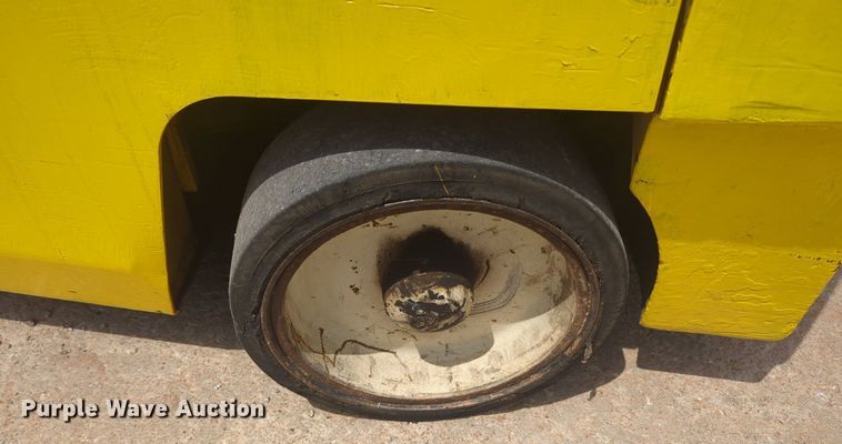 image for item NZ9654 Yale GLC040AFNUAV061 forklift