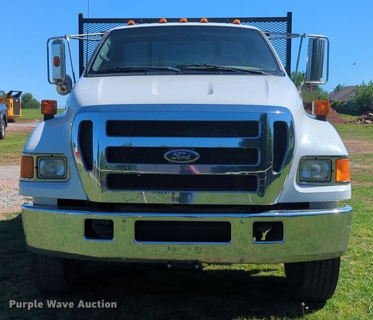 image for item NZ9683 2006 Ford F650 Super Duty flatbed truck