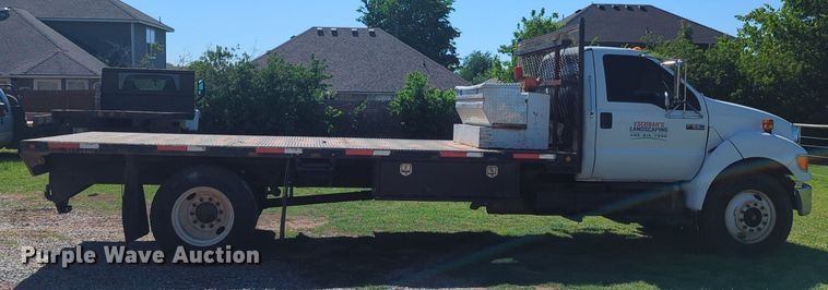 image for item NZ9683 2006 Ford F650 Super Duty flatbed truck