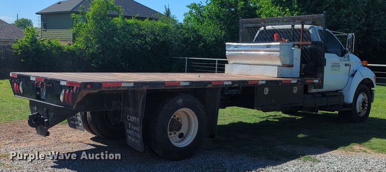image for item NZ9683 2006 Ford F650 Super Duty flatbed truck