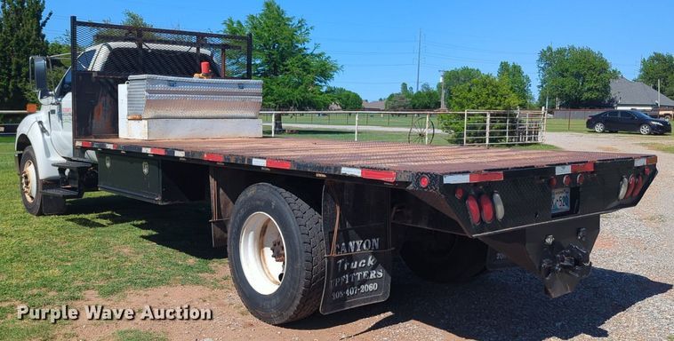 image for item NZ9683 2006 Ford F650 Super Duty flatbed truck