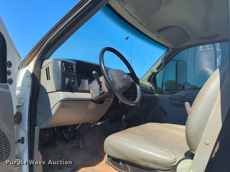 image for item NZ9683 2006 Ford F650 Super Duty flatbed truck