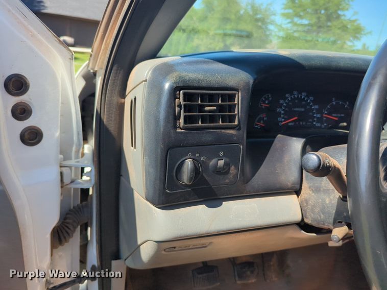 image for item NZ9683 2006 Ford F650 Super Duty flatbed truck