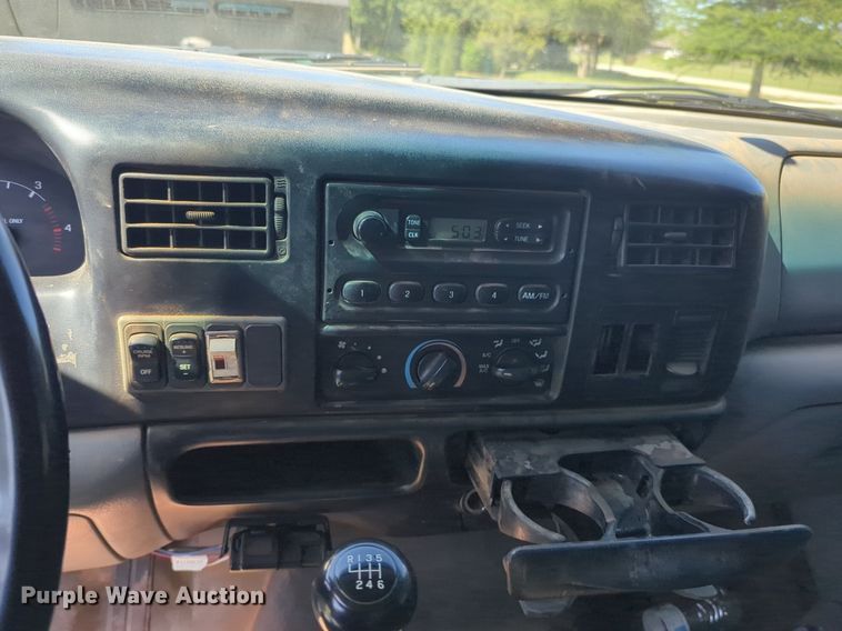 image for item NZ9683 2006 Ford F650 Super Duty flatbed truck