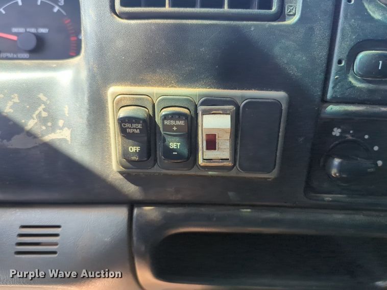 image for item NZ9683 2006 Ford F650 Super Duty flatbed truck