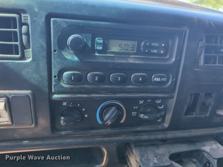 image for item NZ9683 2006 Ford F650 Super Duty flatbed truck