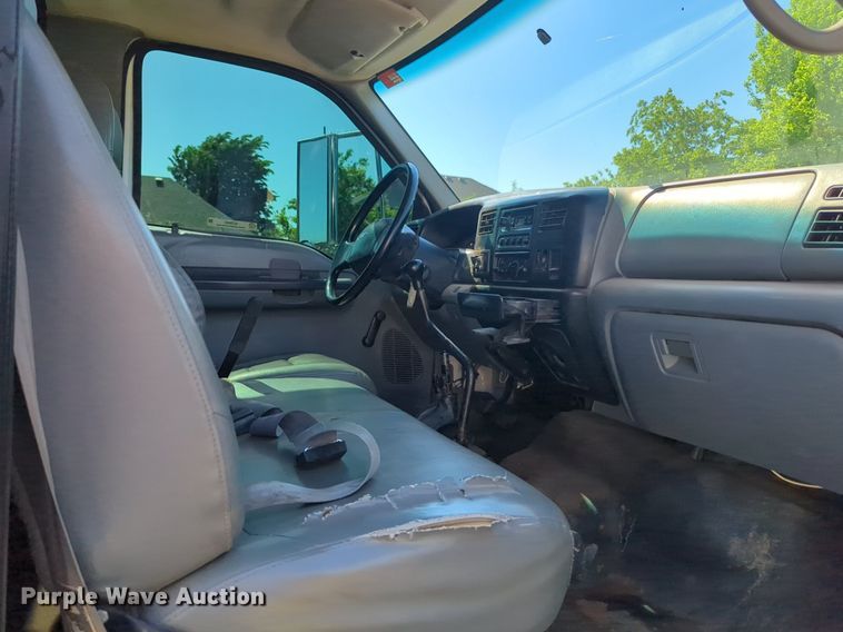 image for item NZ9683 2006 Ford F650 Super Duty flatbed truck