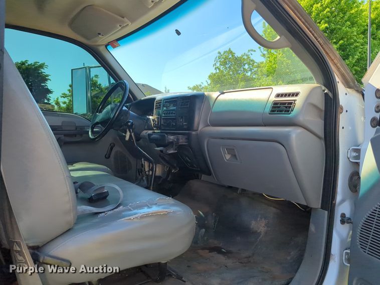 image for item NZ9683 2006 Ford F650 Super Duty flatbed truck