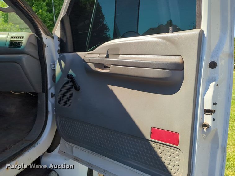 image for item NZ9683 2006 Ford F650 Super Duty flatbed truck