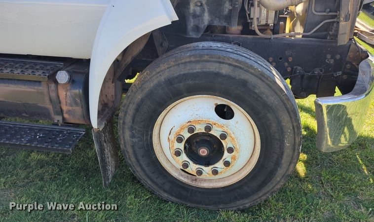 image for item NZ9683 2006 Ford F650 Super Duty flatbed truck