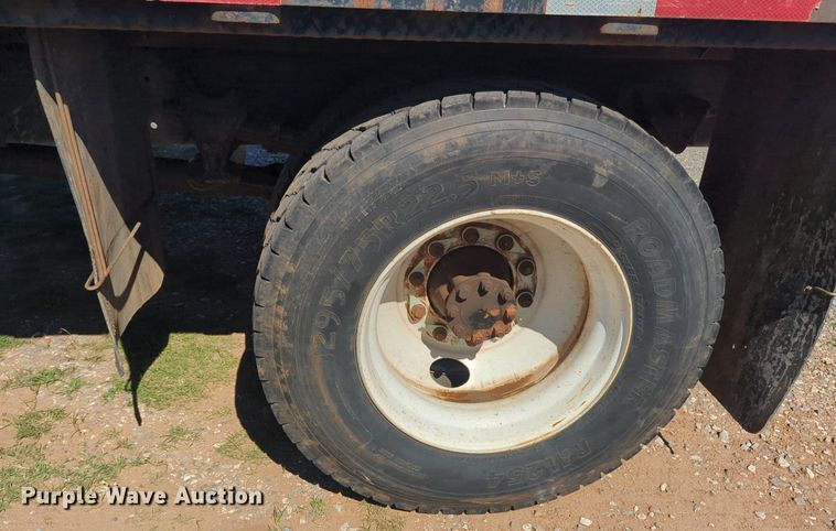 image for item NZ9683 2006 Ford F650 Super Duty flatbed truck