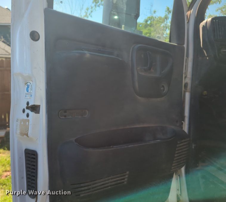 image for item NZ9684 2005 GMC C6500 dump flatbed truck