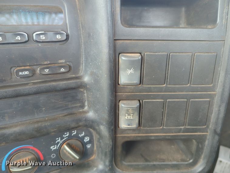 image for item NZ9684 2005 GMC C6500 dump flatbed truck