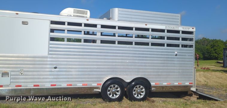 image for item NZ9688 2006 Integrity livestock trailer