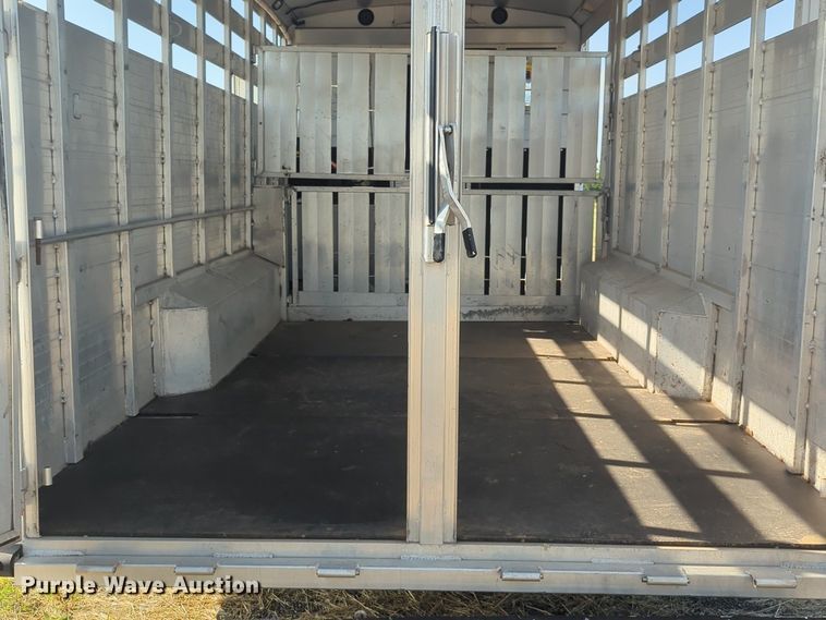 image for item NZ9688 2006 Integrity livestock trailer