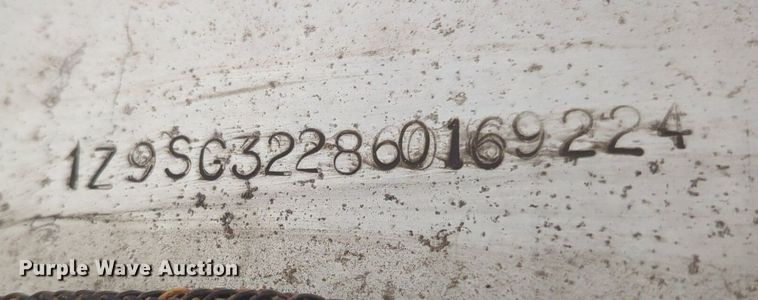 image for item NZ9688 2006 Integrity livestock trailer