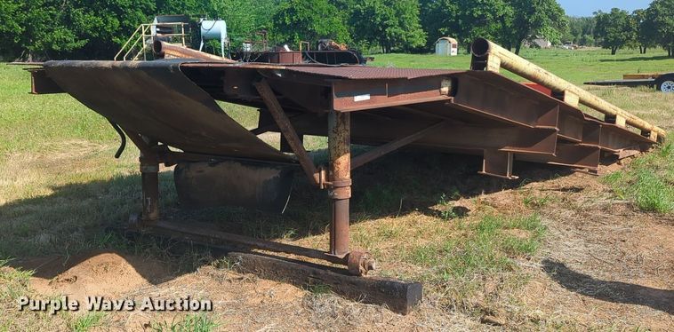 image for item NZ9697 Metal loading dock