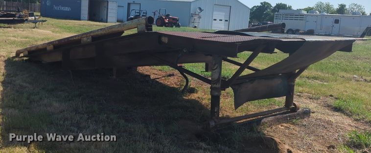 image for item NZ9697 Metal loading dock