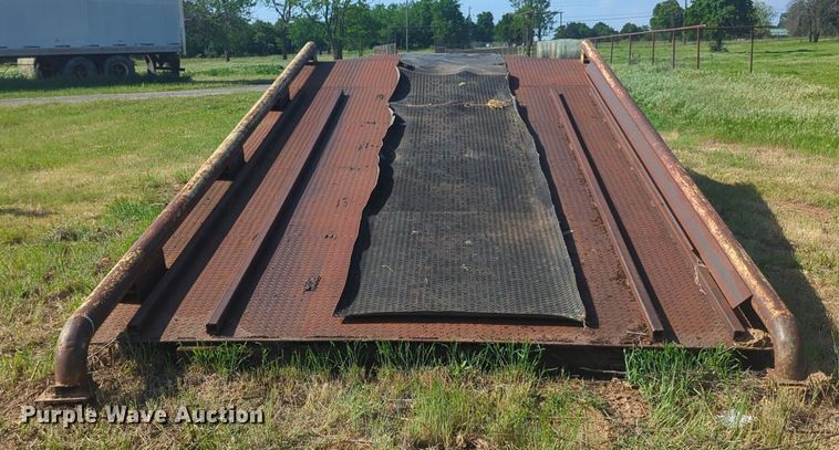 image for item NZ9697 Metal loading dock