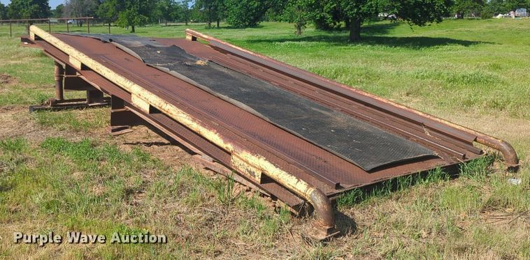 image for item NZ9697 Metal loading dock