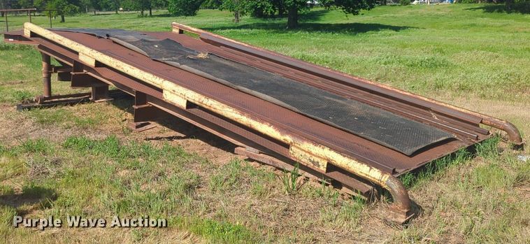 image for item NZ9697 Metal loading dock