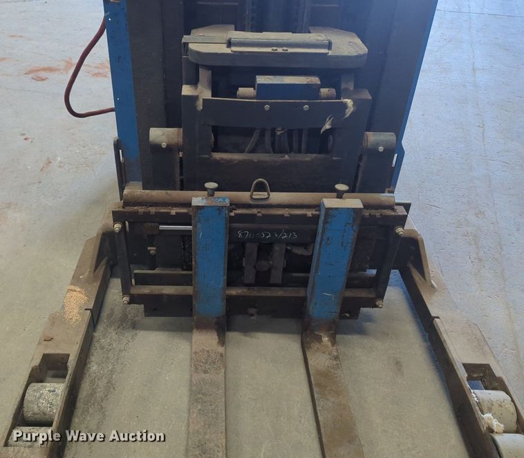 image for item NZ9706 Raymond EASI R40TT-M order picker