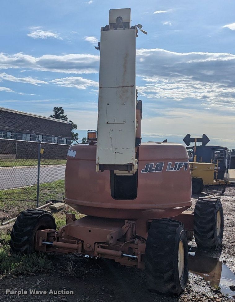 image for item NZ9711 2002 JLG 600A boom lift