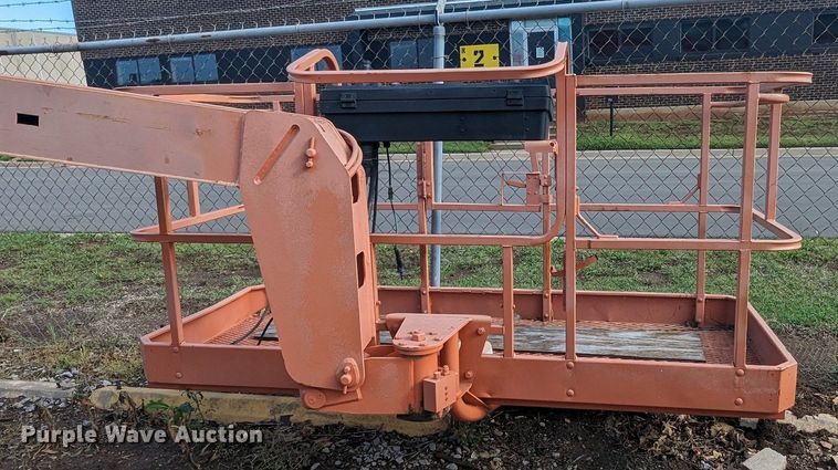 image for item NZ9711 2002 JLG 600A boom lift