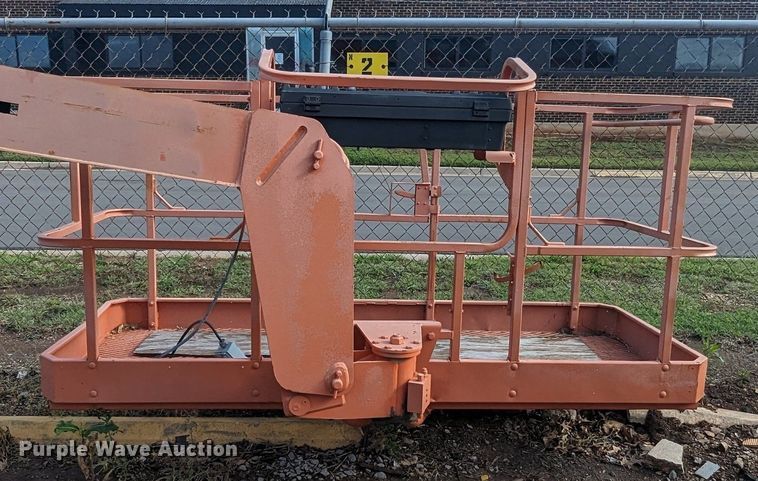 image for item NZ9711 2002 JLG 600A boom lift
