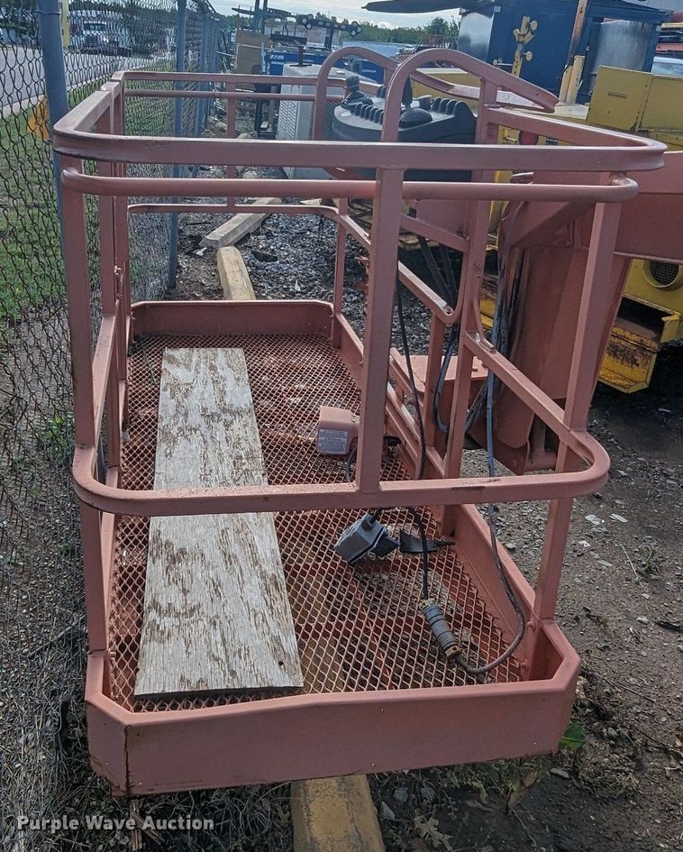 image for item NZ9711 2002 JLG 600A boom lift