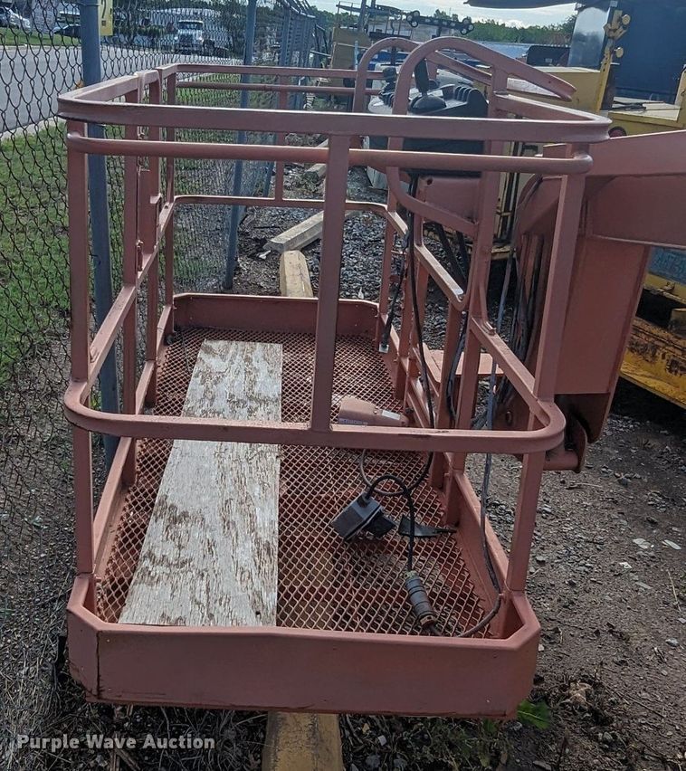 image for item NZ9711 2002 JLG 600A boom lift