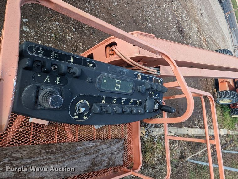 image for item NZ9711 2002 JLG 600A boom lift